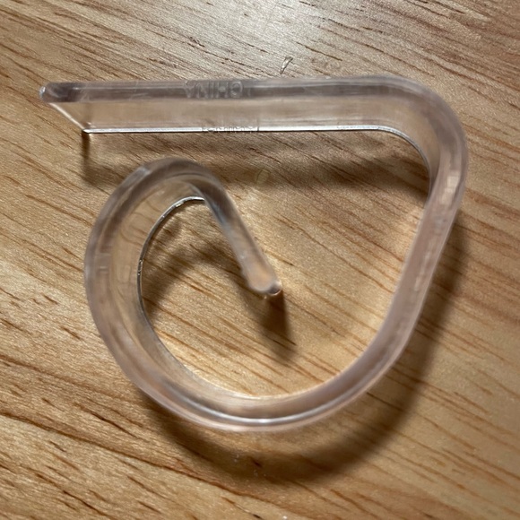 🌭 12 Tablecloth Clips - Picture 4 of 4